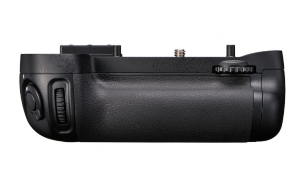 Nikon Батарейный блок Nikon MB-D15 для Nikon D7100