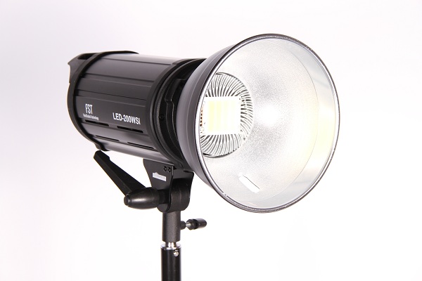  Осветитель FST EF-200 LED Sun Light 5500K
