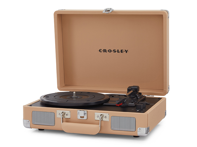 фото Проигрыватель crosley cruiser plus light tan cr8005f-lt4