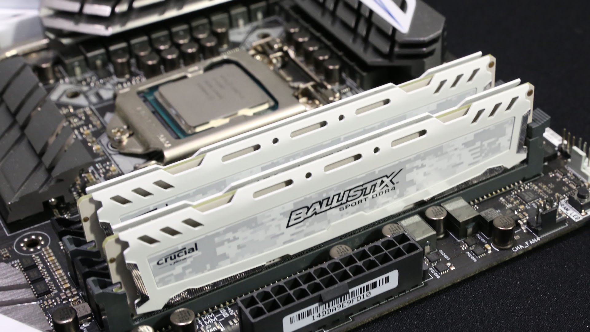 Ddr4 white. Crucial Ballistix Sport lt White. Crucial Ballistix Sport 3200. Оперативная память 16gb crucial Ballistix White ddr4-3200. Ballistic Оперативная память.